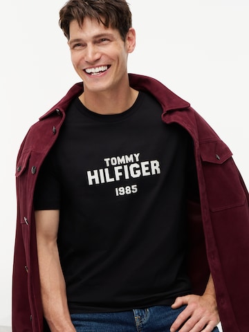 TOMMY HILFIGER Футболка 'Brand Love' в Черный