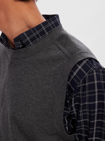 SELECTED HOMME Sweater Vest 'Berg' in Grey