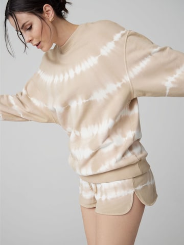 Sweat-shirt 'Enola' A LOT LESS en beige