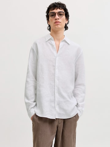 Coupe regular Chemise 'JPRBLALAWRENCE' JACK & JONES en blanc : devant