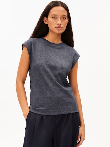 ARMEDANGELS Top in Grijs: voorkant