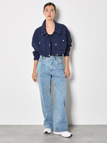 Veste bavaroise Apricot en bleu : devant