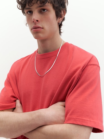 Tricou de la Pull&Bear pe roșu