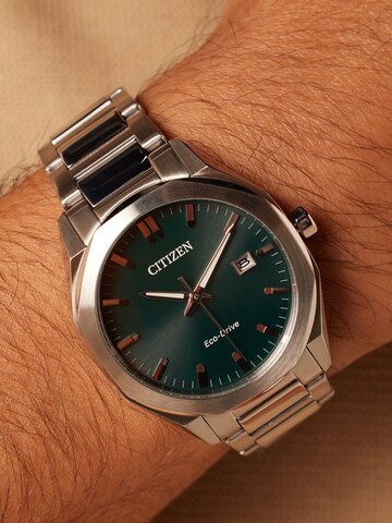 Montre à affichage analogique CITIZEN en argent : devant