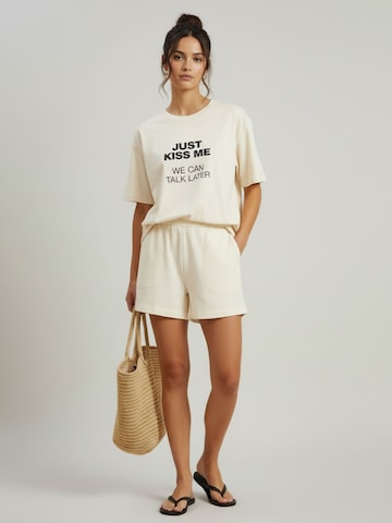 WEARABLE STORIES Shirt 'Kiss me' in Beige