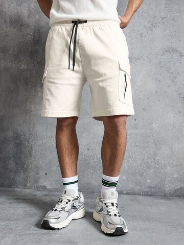 Bershka Regular Shorts in Weiß: Vorderseite