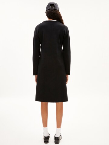 Robes en maille 'ROSANNIAAS' ARMEDANGELS en noir