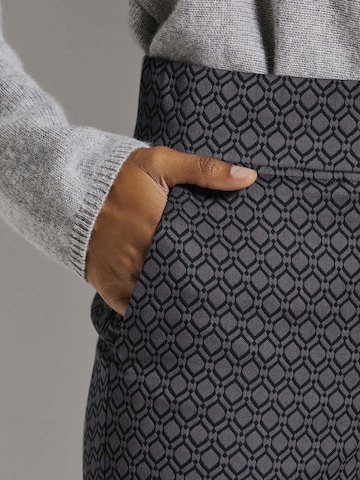 MADELEINE Slimfit Hose in Schwarz