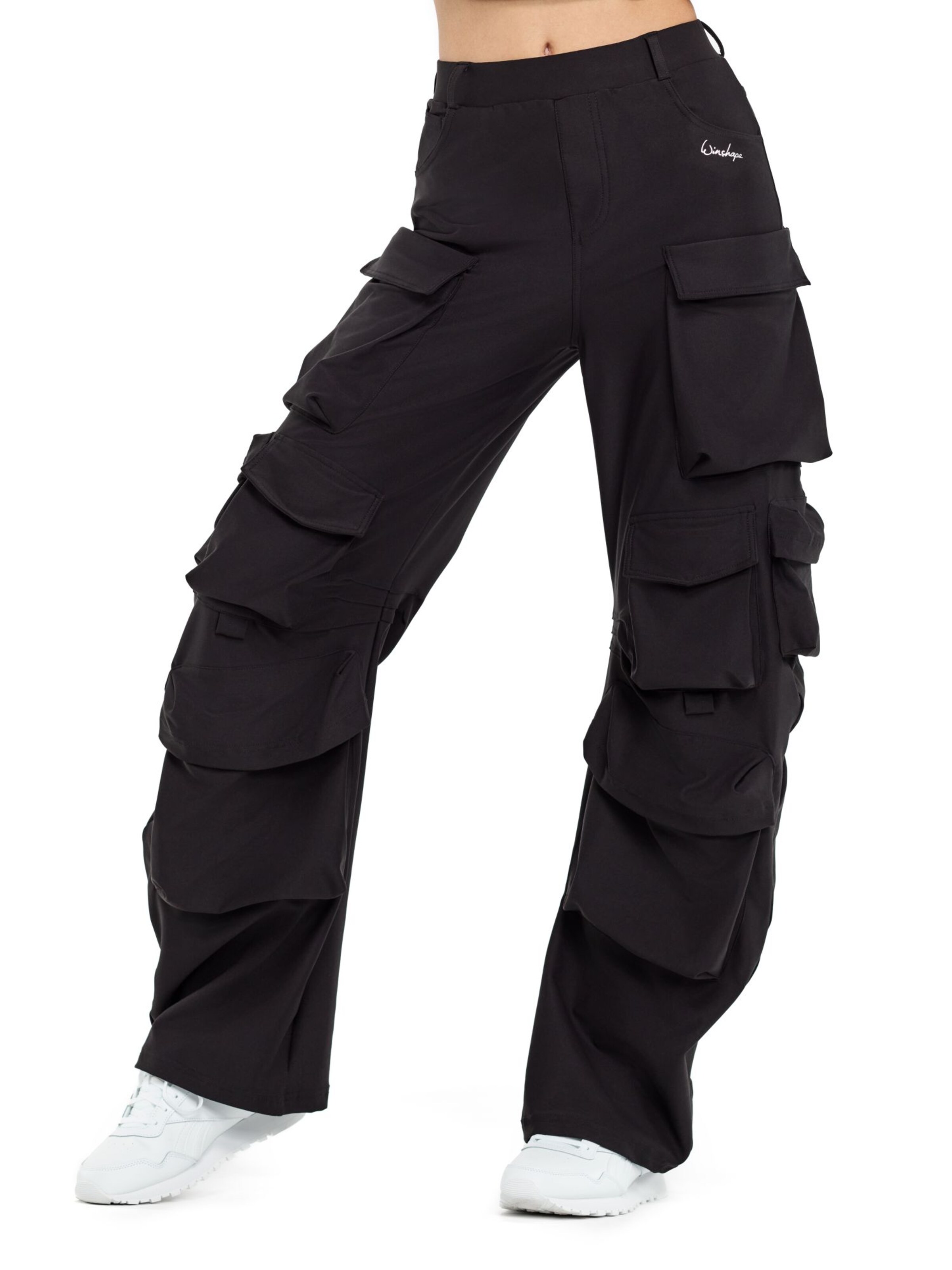 Winshape Loosefit Cargohose 'CP101C' in Schwarz: Vorderseite