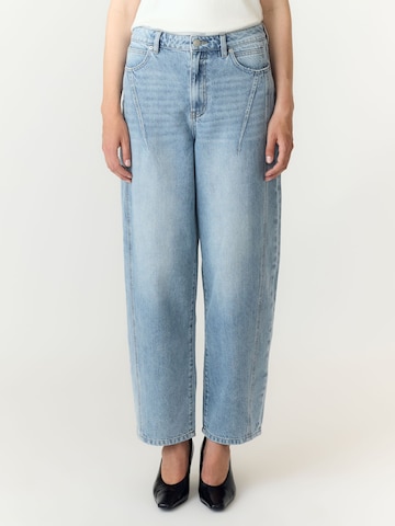 YAS Barrel Jeans 'YASSKY' in Blue: front