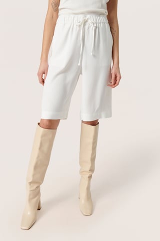 Loosefit Pantalon 'Shirley' SOAKED IN LUXURY en blanc : devant