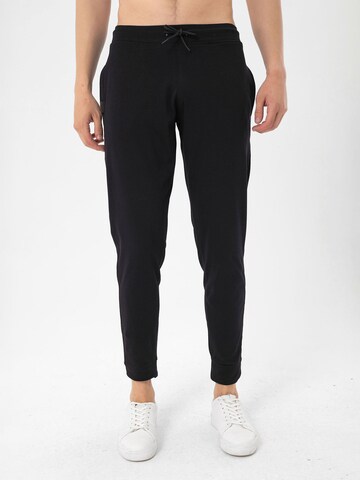 regular Pantaloni di By Diess Collection in nero: frontale
