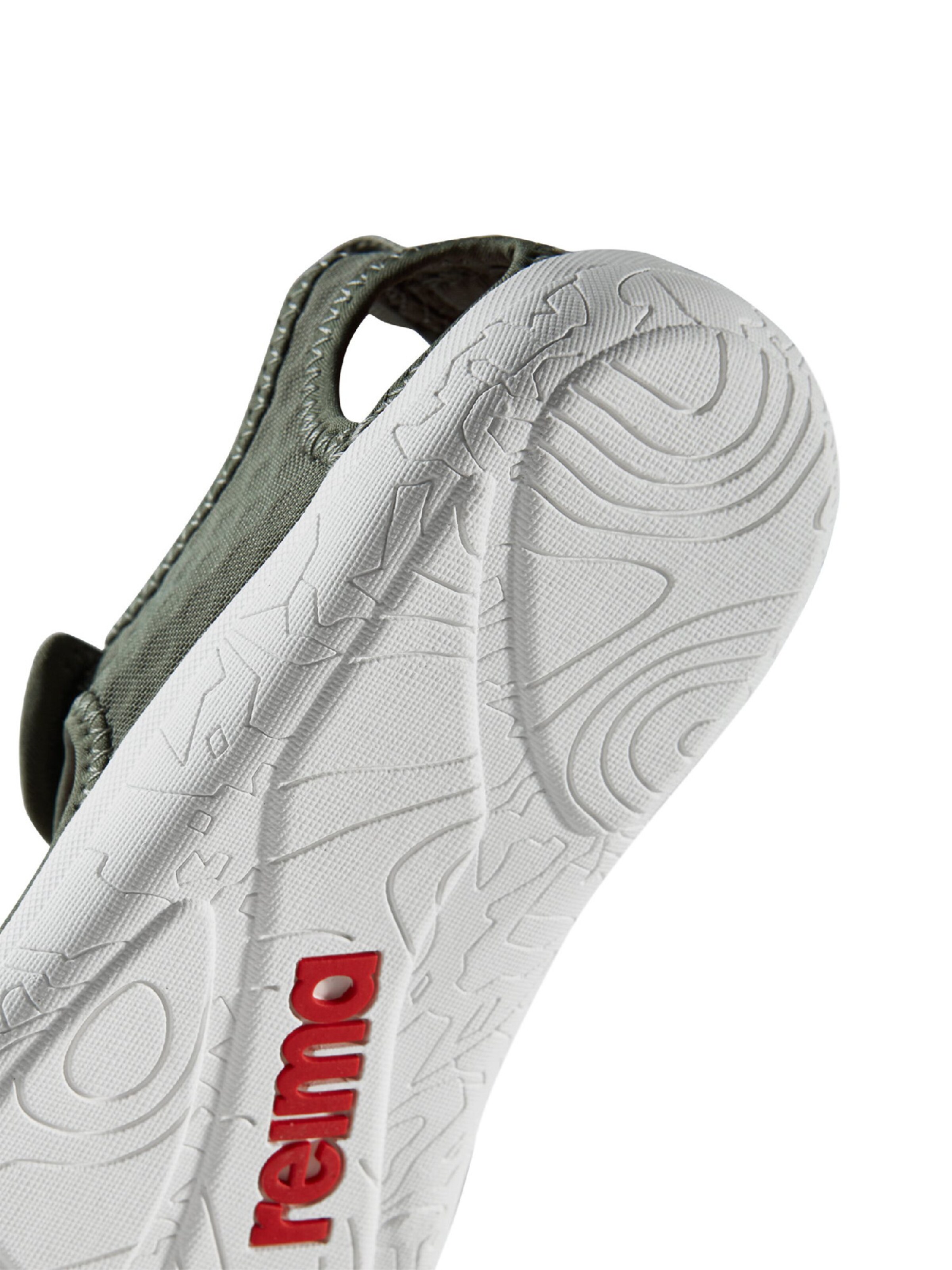 Chaussures ouvertes Reima en vert