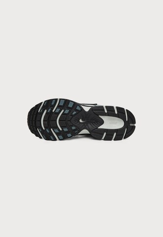 Nike Sportswear Низкие кроссовки 'V5 RNR' в Серебристый
