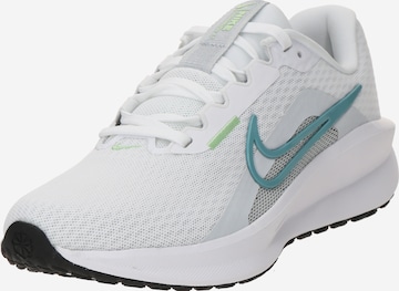 NIKE Jooksujalats 'DOWNSHIFTER 13', värv valge: eest vaates