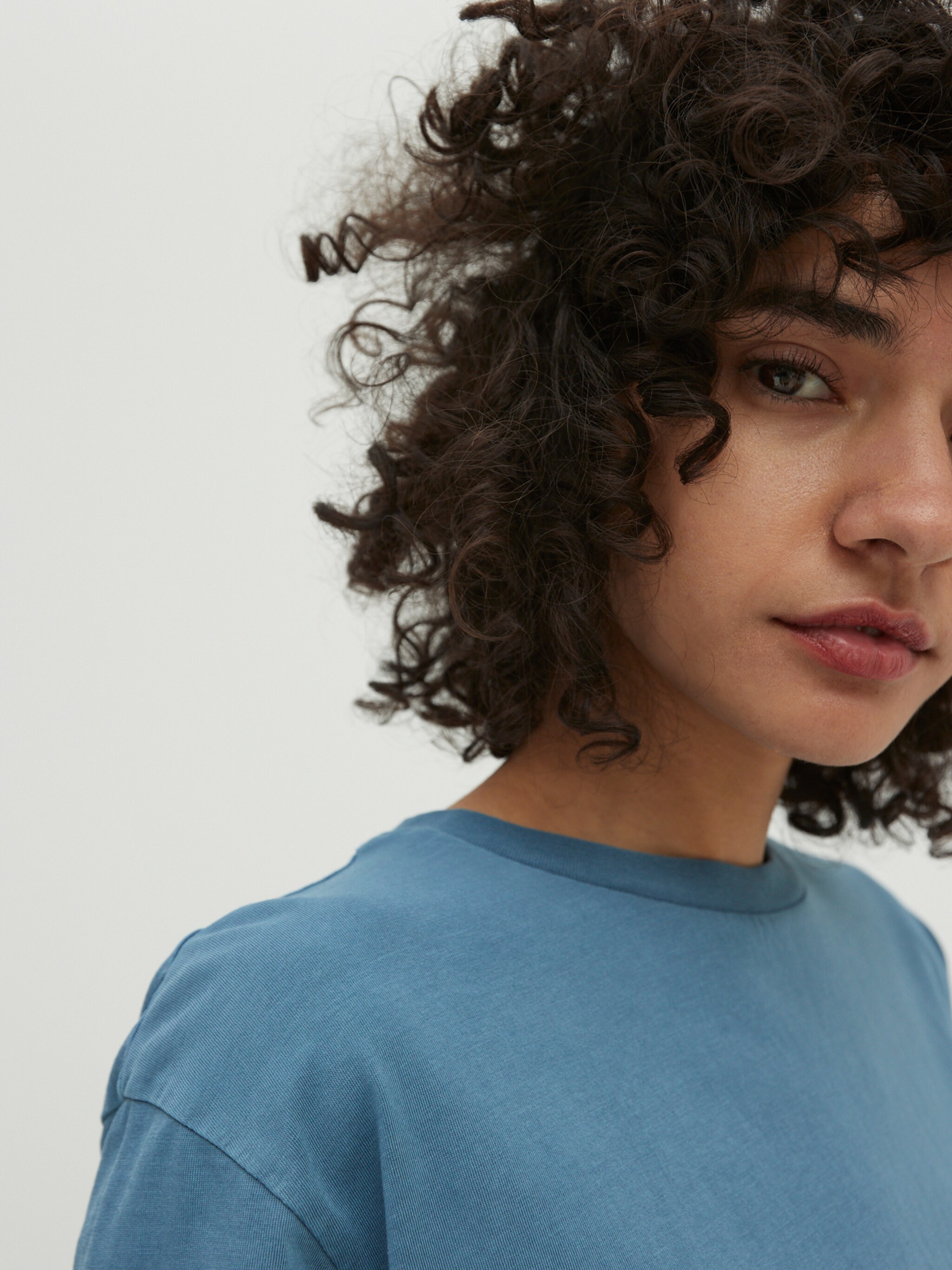 EDITED Produits T-shirt 'Charli' bleu