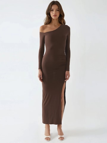 Busem - Vestido em castanho: frente