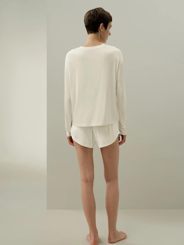 Maglietta 'Seide Breeze Jersey Entspanntes Lounge Top' di Lilysilk in bianco