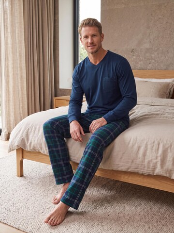 Pastunette Pyjama lang 'Lodge' in Blauw: voorkant