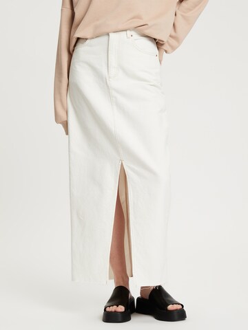 Cross Jeans Skirt in White: front