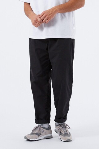 Dr. Denim Tapered Chino Pants 'Aston' in Black: front