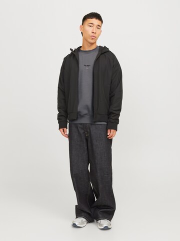 JACK & JONES Tréning póló 'JJEURBAN EDGE STUDIO' - szürke