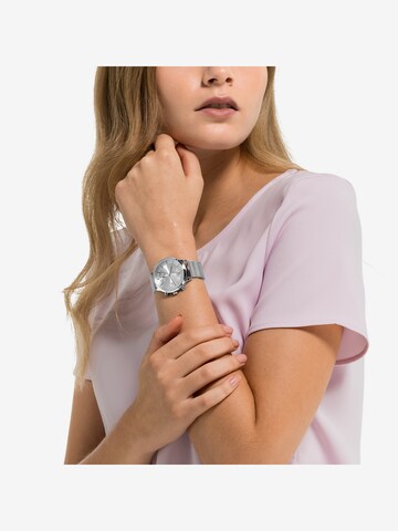 FAVS Analog Watch in Silver: front