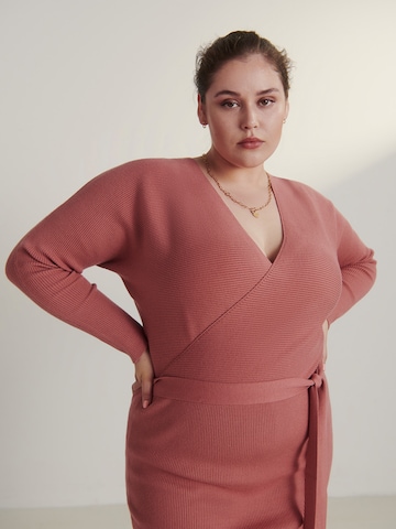 Guido Maria Kretschmer Curvy Neulemekko 'Elvira' värissä vaaleanpunainen