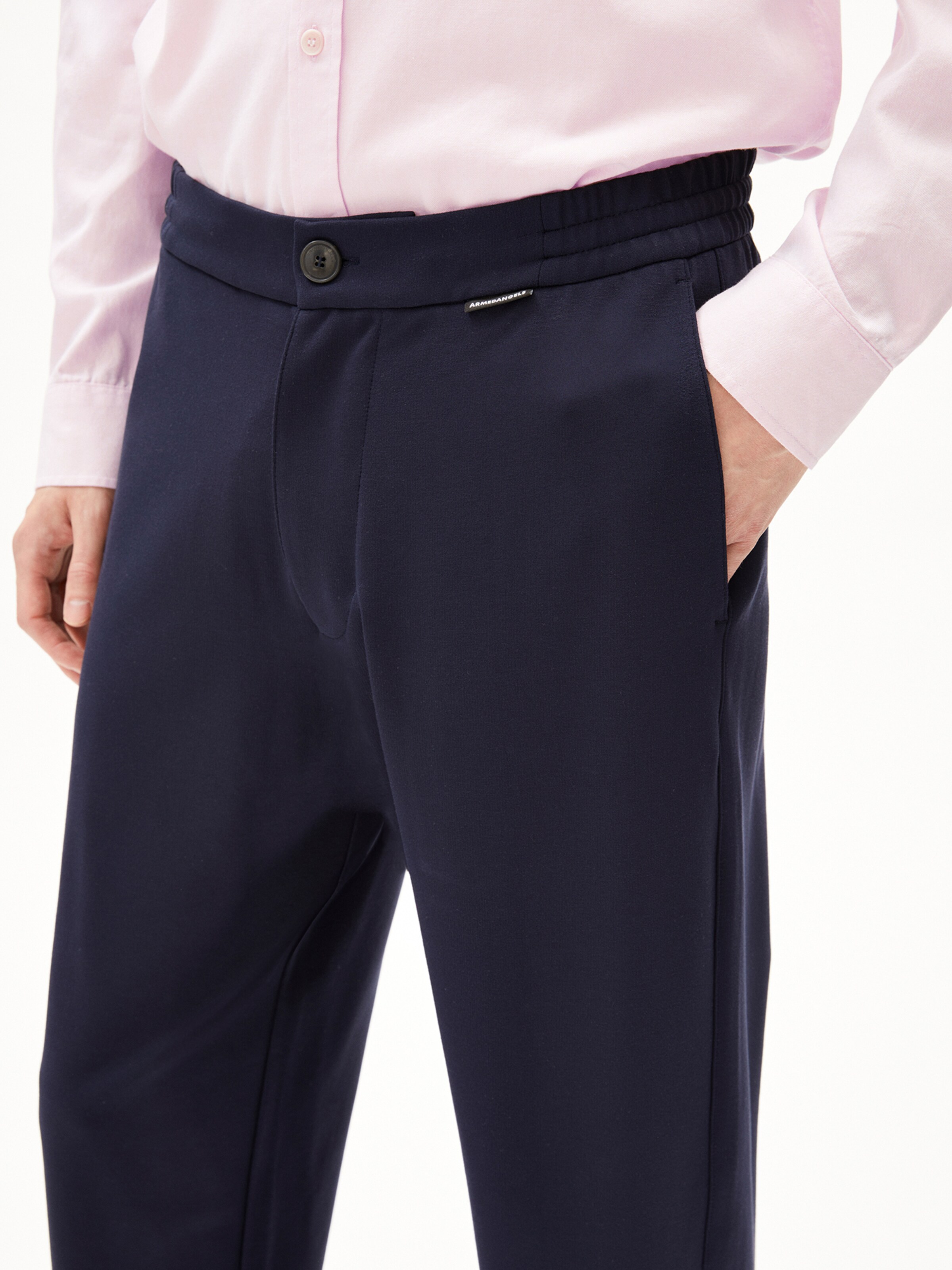 Effilé Pantalon 'Taarno' ARMEDANGELS en bleu : devant