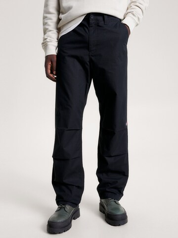 Loosefit Pantalon chino 'Aiden' Tommy Jeans en noir : devant