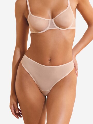 ETAM String 'Pure Mesh' in Beige: voorkant
