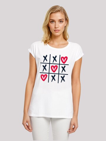 F4NT4STIC T-Shirt 'Valentinstag Herz Tic Tac Toe' in Weiß: Vorderseite
