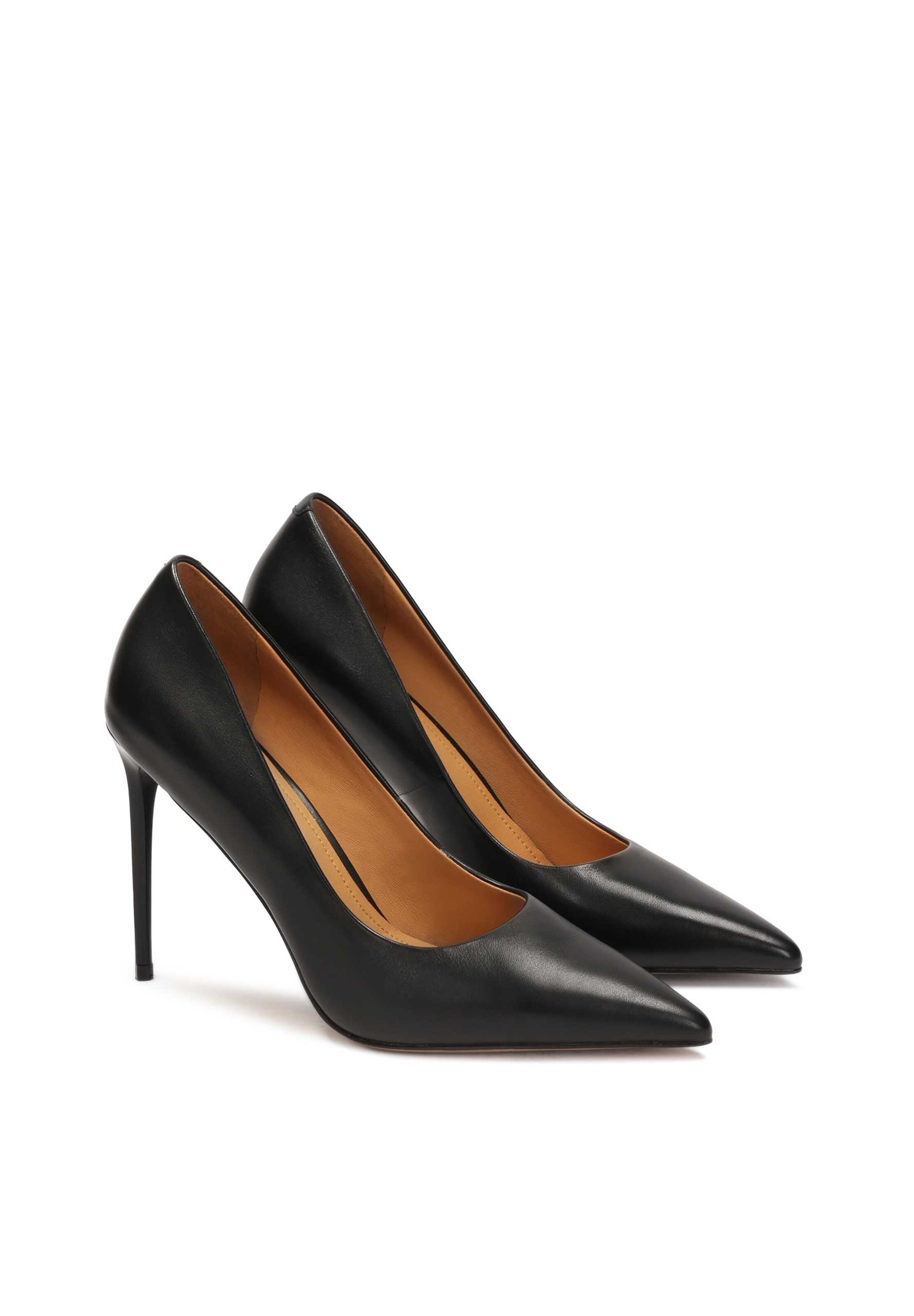 Kazar Pumps in Black