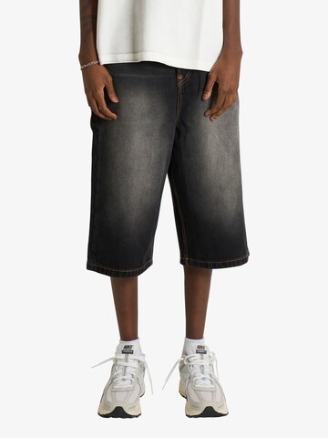 Evisu Baggy Jeans in Black: front