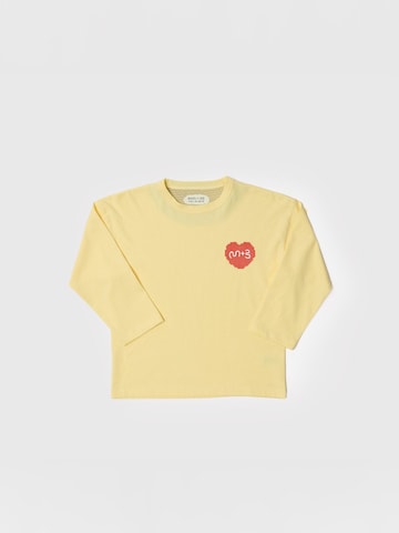 Maru + Bo Shirt 'BASIC HEAVY-WEIGHT PIXEL HEART GRAPHIC T-SHIRT'‌‌‌‌‌‌‌‌‌ in Gelb: Vorderseite