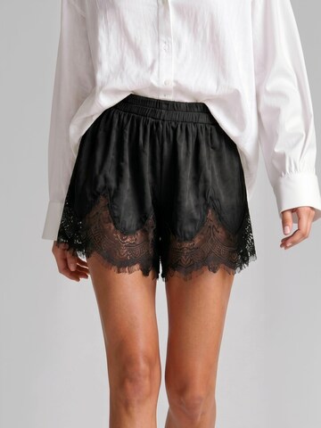 Opal Studio Regular Broek ' Luna ' in Zwart: voorkant