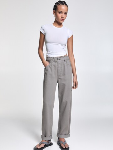 Pull&Bear Tapered Jeans in Grijs