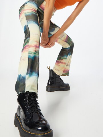 NEON & NYLON Flared Broek in Wit