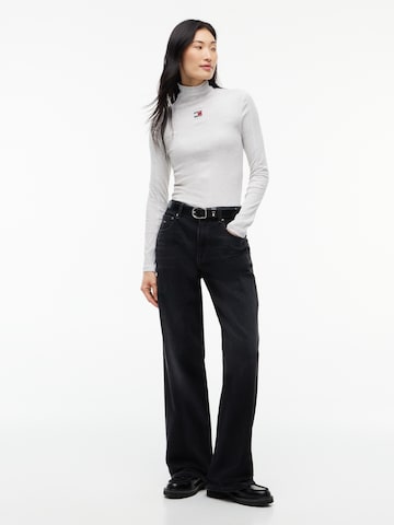 Tricou de la Tommy Jeans pe gri