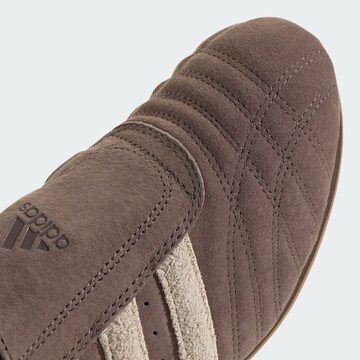 ADIDAS ORIGINALS Слипоны 'Taekwondo' в Коричневый