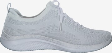 Baskets basses SKECHERS en blanc