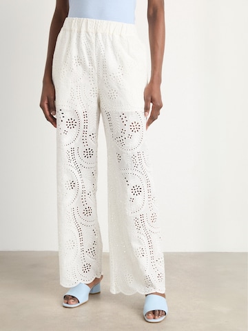 Crās Regular Pants ' Breezecras ' in White