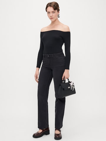 Only Tall Rozkloszowany krój Jeansy 'ONLLUNA' w kolorze czarny