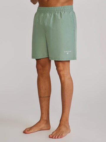 SikSilk Badeshorts in Grün