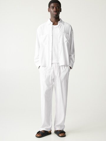 Loosefit Pantalon Pull&Bear en blanc