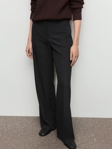 MANGO Loosefit Hose 'Carlota' in Grau: Vorderseite