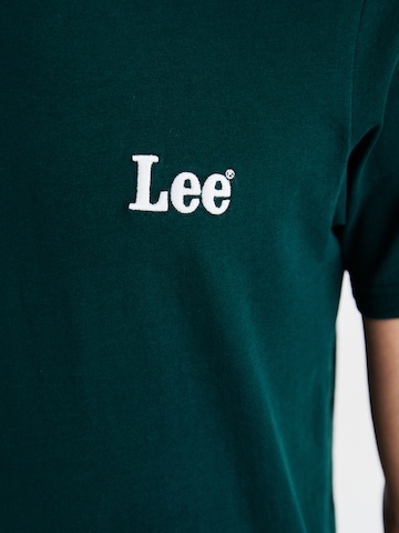 Tricou de la Lee pe verde