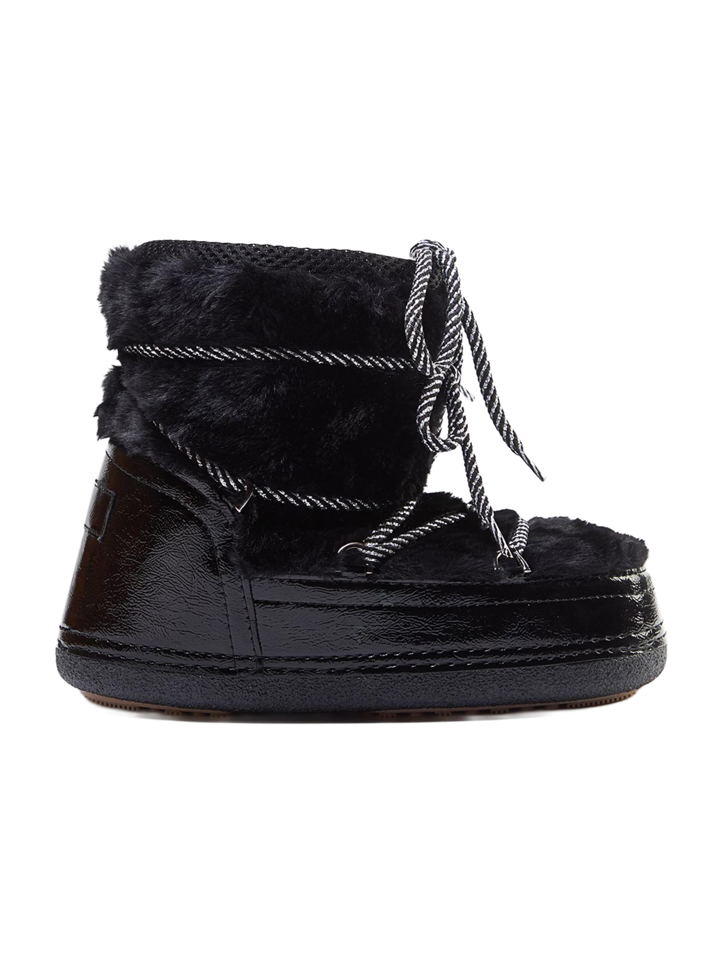 Après-ski Trendyol en noir : devant