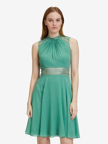 Robe de cocktail Vera Mont en vert : devant