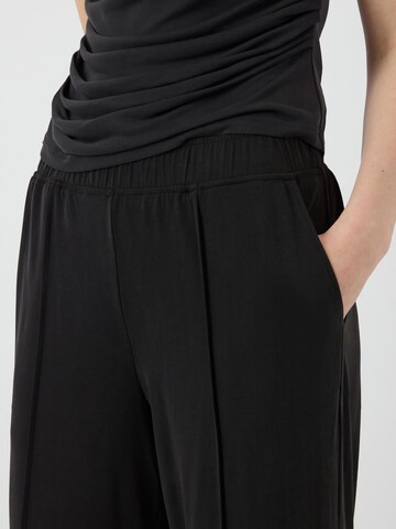 regular Pantaloni 'YASLYSA' di YAS in nero